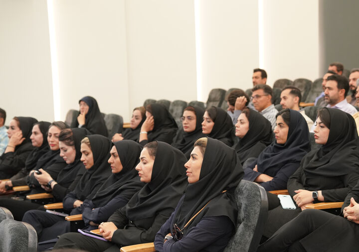 از تیم فوتسال بانوان  اداره کل راه و شهرسازی استان فارس که در اولین المپیاد  فرهنگی - ورزشی وزارت راه و شهرسازی موفق به کسب مقام اول شدند تجلیل شد