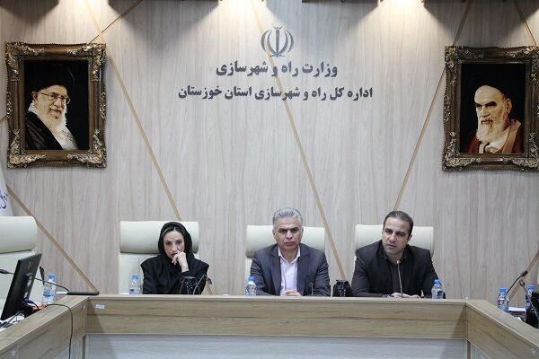 ببینید| نشست هم اندیشی مدیرکل امور واگذاری زمین و مسکن سازمان ملی زمین و مسکن با روسای ادارات شهرستان های خوزستان
