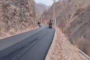 ببینید| ادامه عملیات آسفالت محور روستایی کلارود-گشنادر از توابع جاده کرج کندوان