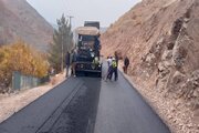 ببینید| ادامه عملیات آسفالت محور روستایی کلارود-گشنادر از توابع جاده کرج کندوان