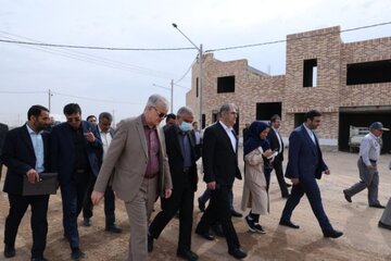 بازدید معاون وزیر راه و شهرسازی از پروژه‌های مسکن یزد / تحویل بخشی از واحدهای یزد تا پایان سال