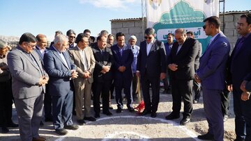 کلنگ‌زنی مدرسه ۱۸ کلاسه در سایت ۶۴ هکتاری طرح نهضت ملی مسکن بلدالامین شهر کرمان