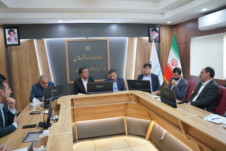 حضور مجمع نمایندگان استان فارس در اداره‌کل راه و شهرسازی و بررسی چالش‌های حوزه‌های راه، مسکن و حمل‌ونقل