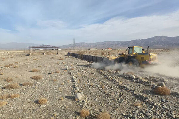 رفع تصرف یک هکتار از اراضی ملی جیرفت توسط اداره کل راه و شهرسازی جنوب کرمان