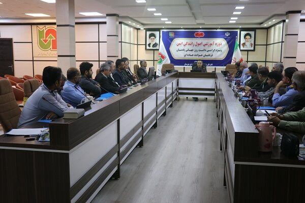 دوره آموزش رانندگی تدافعی برای رانندگان ناوگان حمل و نقل در خوزستان برگزار شد