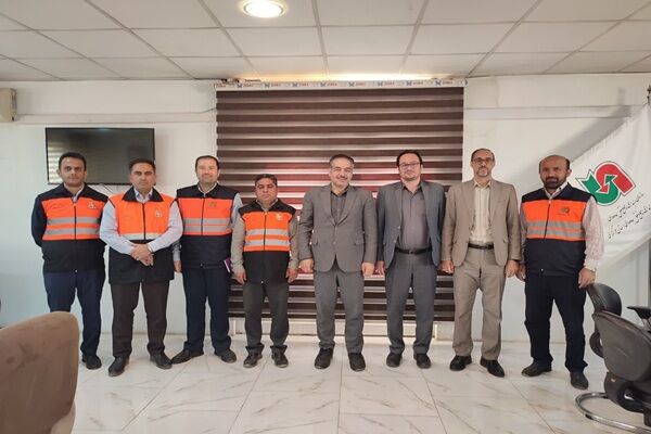 برف‌روبی شبانه‌روزی در محورهای اصلی توسط راهداران استان مرکزی