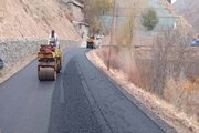 ببینید| ادامه عملیات آسفالت محور روستایی کلارود -گشنادر از توابع جاده کرج کندوان