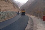 ببینید| ادامه عملیات آسفالت محور روستایی کلارود -گشنادر از توابع جاده کرج کندوان