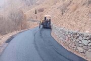 ببینید| ادامه عملیات آسفالت محور روستایی کلارود -گشنادر از توابع جاده کرج کندوان