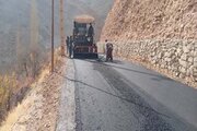 ببینید| ادامه عملیات آسفالت محور روستایی کلارود -گشنادر از توابع جاده کرج کندوان