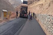ببینید| ادامه عملیات آسفالت محور روستایی کلارود -گشنادر از توابع جاده کرج کندوان