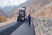 ببینید| ادامه عملیات آسفالت محور روستایی کلارود -گشنادر از توابع جاده کرج کندوان