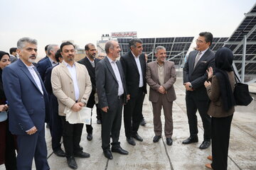 ببینید | آیین بهره برداری از نخستین مدرسه مجهز به نیروگاه خورشیدی شهر تهران (محله سیروس)