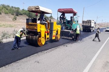 ویدیو|آسفالت راه روستایی در شهر بستان آباد آذربایجان شرقی