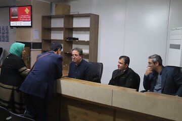 ببینید | گفت‌وگوی چهره‌به‌چهره مدیرکل راه و شهرسازی البرز با مردم در محل میز خدمت