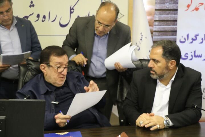 ببینید| حضور مشاور وزیر راه وشهرسازی در امور ایثارگران در اداره کل راه و شهرسازی استان زنجان