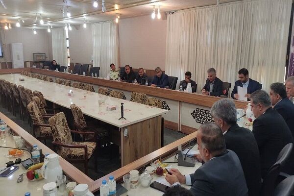 ببینید| نشست بررسی مسائل و مشکلات حوزه مسکن و املاک ایذه با حضور معاون وزیر و مدیرعامل سازمان ملی زمین و مسکن