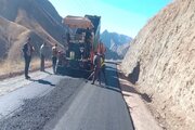 ببینید| عملیات آسفالت محور روستایی کلارود – گشنادر در مسیر کرج–کندوان