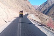 ببینید| عملیات آسفالت محور روستایی کلارود – گشنادر در مسیر کرج–کندوان