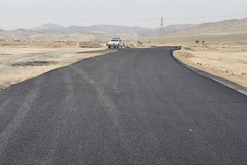 انجام عملیات تعریض و بهسازی در محور روستایی ده سراب واقع در شهرستان آرادان