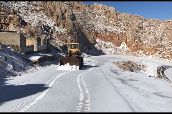 و️یدیو| عملیات برف روبی و بازگشایی گردنه ته ته در محور سهراهی شهدا شهرستان پاوه استان کرمانشاه ویدیو| ️ عملیات برف روبی و بازگشایی گردنه ته ته در محور سهراهی شهدا به ته ته در حوزه شهرستان پاوه