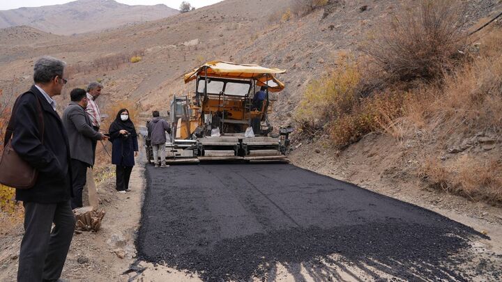 آغاز عملیات روکش آسفالت ۳/۵ کیلومتر از محور تالون در شهرستان تهران