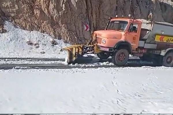ویدیو|بازگشایی گردنه تته در محور سروآباد _ اورامان - پاوه با تلاش راهداران شهرستان سروآباد کردستان بازگشایی گردنه ته ته استان کردستان