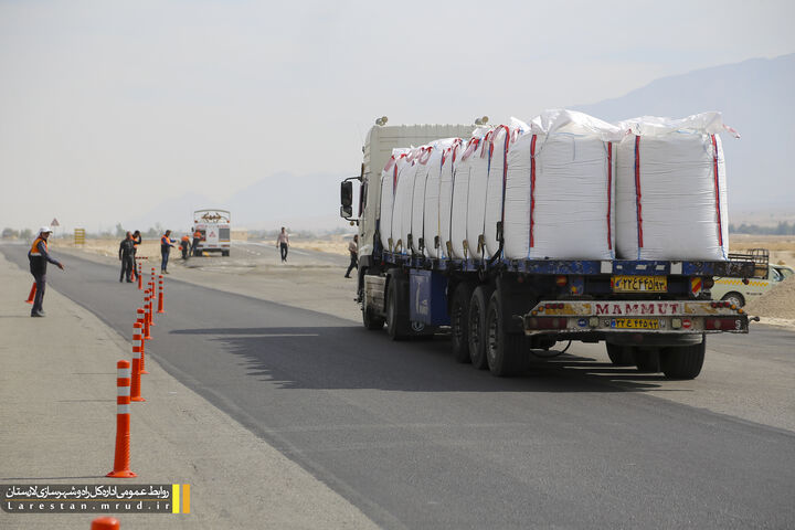 ویدیو| بازگشایی آزمایشی قطعه نخست باند دوم محور راهبردی لار – بندرعباس به طول ۱۰ کیلومتر