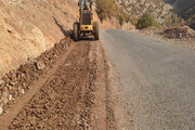 ببینید| عملیات تیغه زنی و پاکسازی سطح راه محور باینگان به روستای زردوئی شهرستان پاوه استان کرمانشاه