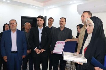 تحویل اسناد مالکیت و کلید ۴۹۷۲ واحد نهضت ملی مسکن در قزوین همزمان با حضور رئیس‌جمهور