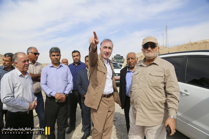 ببینید| بازدید از پروژه ‌های راهسازی و راهداری شهرستان های لارستان، جویم و خنج با حضور نماینده مجلس و مدیرکل راه و شهرسازی لارستان