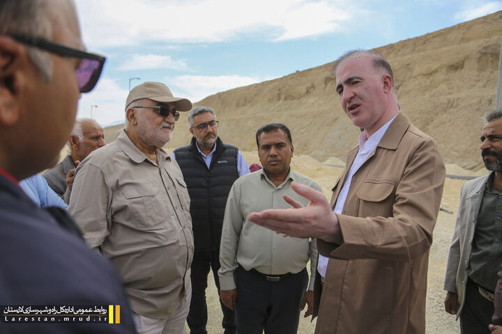 ویدیو | قدم به قدم با پروژه ‌های راهسازی و راهداری در شهرستان‌های لارستان، جویم و خنج با حضور نماینده مردم در مجلس و مدیرکل راه و شهرسازی لارستان