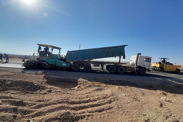 آغاز عملیات آسفالت ۳.۵ کیلومتر راه روستایی در شهرستان اردل استان چهارمحال و بختیاری
