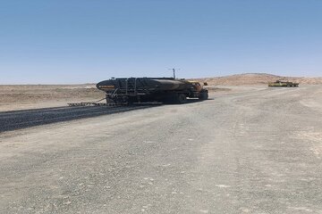 اجرای عملیات آسفالت سرد محور فریمان – اسدآباد و راه روستایی اره کمر در شهرستان فریمان