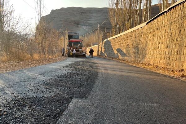 ویدیو|آغاز عملیات آسفالت محور‌روستایی گته ده به گراب در شهرستان طالقان