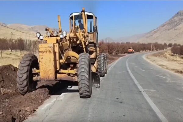 ویدیو| تداوم عملیات شانه سازی تعریض، تسطیح و افزایش میدان دید محور اشنویه _ ارومیه