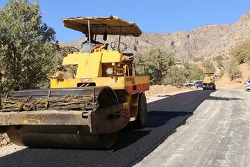 ویدیو| آغاز عملیات روکش آسفالت محور شلیل – لندی در میانکوه اردل استان چهارمحال و بختیاری