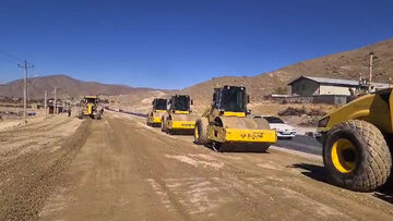 آغاز لایه بیس پروژه عملیات تعریض محور ارسنجان -سعادت شهر