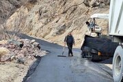 ببینید|عملیات آسفالت محور روستایی آزادبر از توابع جاده کرج کندوان