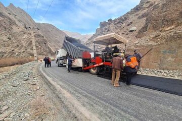 ببینید| عملیات آسفالت محور روستایی کسیل از توابع جاده کرج کندوان
