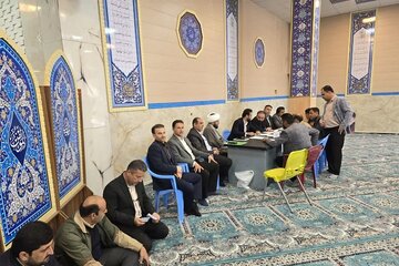 ببینید|برپایی میز خدمت اداره کل راه و شهرسازی چهارمحال و بختیاری در مصلای خانمیرزا