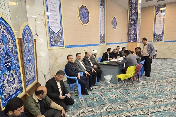 ببینید|برپایی میز خدمت اداره کل راه و شهرسازی چهارمحال و بختیاری در مصلای خانمیرزا