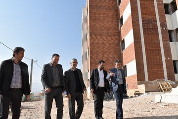 بازدید مدیرکل راه و شهرسازی استان سمنان از پروژه ۱۳۸ واحدی مهدیشهر