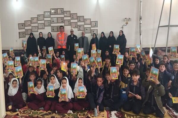 دانش‌آموزان ابرغانی با اصول عبور ایمن از جاده آشنا شدند