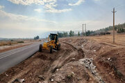 ببینید| تداوم عملیات شانه سازی و رفع اختلاف ارتفاع سطح شانه با جاده محور ریخک به قره بلاغ سرپل ذهاب استان کرمانشاه