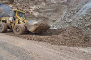 ببینید| ریزش برداری، رفع انسداد و  پاکسازی سطح جاده از گل و لای مسیر جوانرود_بانی لوان استان کرمانشاه