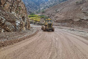 ببینید| ریزش برداری، رفع انسداد و  پاکسازی سطح جاده از گل و لای مسیر جوانرود_بانی لوان استان کرمانشاه