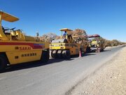 آغاز تهیه و  روکش آسفالت سرد محور کامفیروز شمالی شهرستان مرودشت