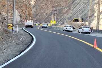 ببینید|عملیات خط کشی محور کرج کندوان محدوده روستای سیرا تا آسارا ،حوزه راهداری گچسر