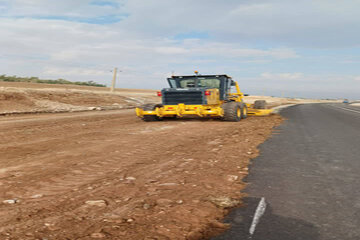 ببینید| تداوم عملیات شانه سازی و رفع اختلاف ارتفاع سطح شانه با جاده محور ریخک به قره بلاغ سرپل ذهاب استان کرمانشاه